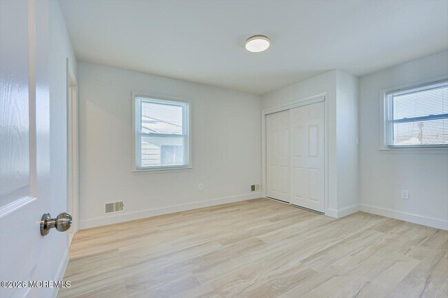 Building Photo - 212 10th Ave