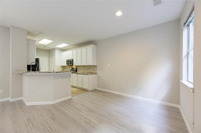 Building Photo - 15 Ledgestone Pl