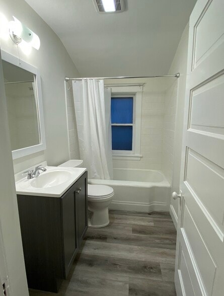 Building Photo - 3728 W 4th St