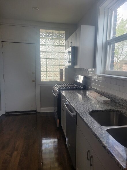 Building Photo - 7918 S Essex Ave