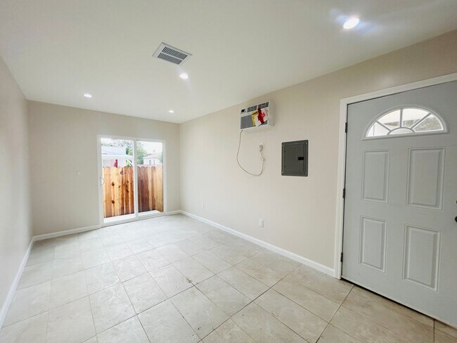 Building Photo - 14210 Sylvan St