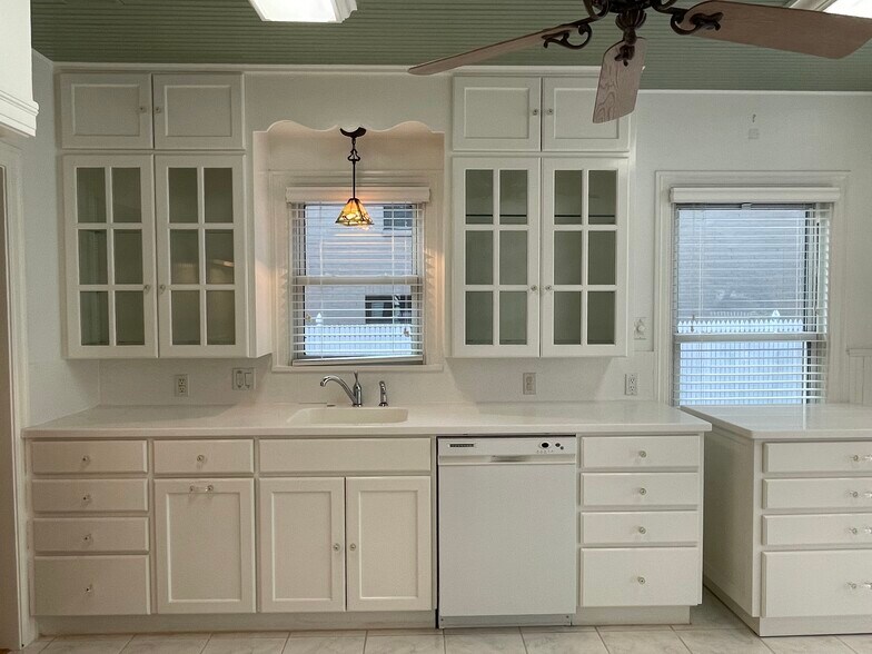 Kitchen - 1500 Preston Ave