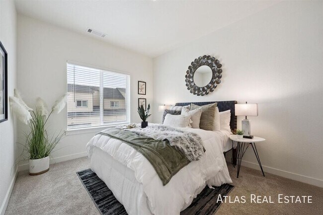 Building Photo - 617 Leland Aly