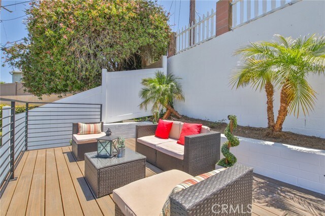 Building Photo - 204 Vía Colusa