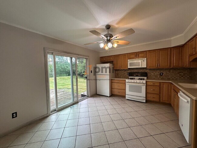 Building Photo - 711 Wellington Dr