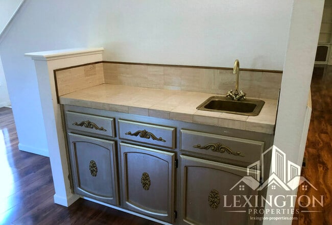 Building Photo - Wonderful, 3BD/2.5BA Home + Loft, in Oak C...