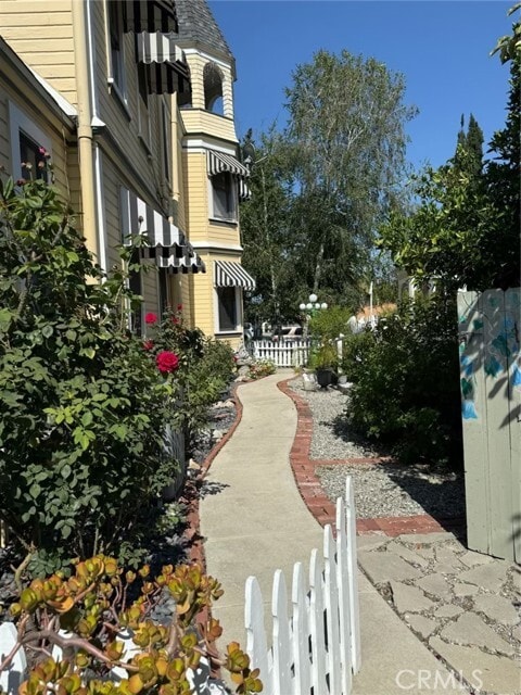 Building Photo - 433 Martelo Ave