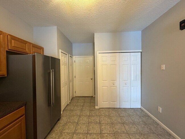Building Photo - Available Now! Westside Timothy's Landing 2/2.5 Townhome with a 1-Car Garage