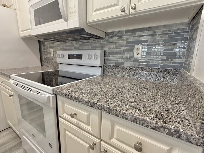 Building Photo - 14226 Fredricksburg Dr