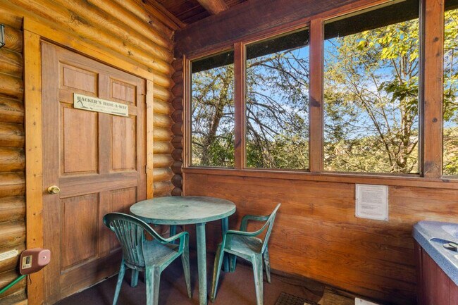 Building Photo - 741 Golf View Blvd