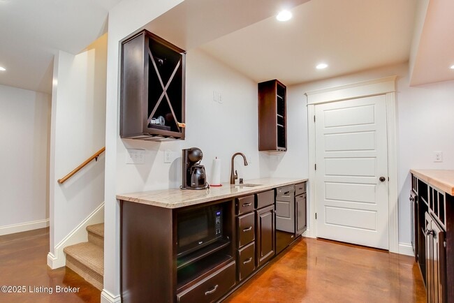 Building Photo - 10713 Impatiens St