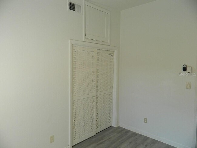 Building Photo - 944 Kensington Dr