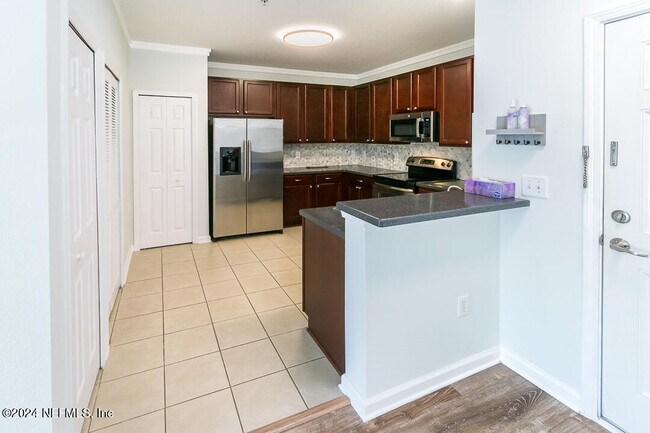 Building Photo - 4917 Key Lime Dr