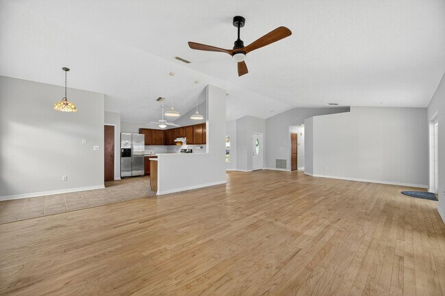 Building Photo - Available Immediately!