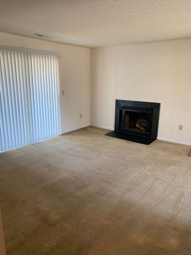 Building Photo - 2 BED 2 BATH UNIT ON 3RD FLOOR IN MYRTLE G...