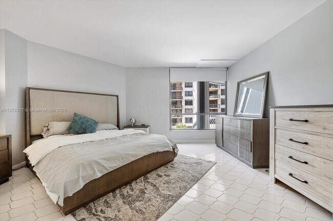 Building Photo - 10155 Collins Ave
