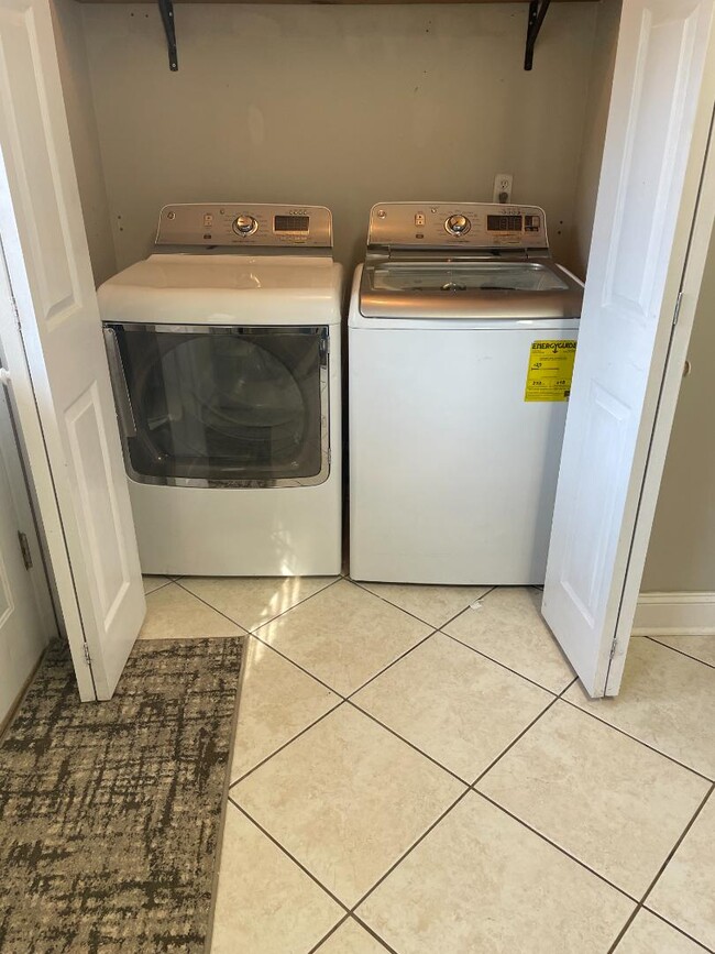 Building Photo - 385 Old Epps Bridge Rd