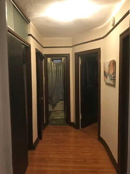 Building Photo - 30-83 Crescent St