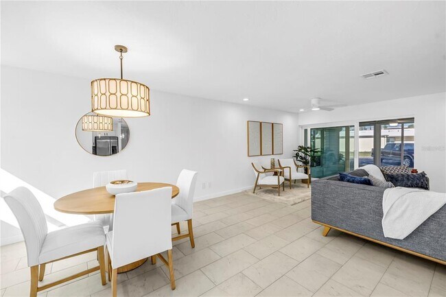 Building Photo - 111 Whispering Sands Cir