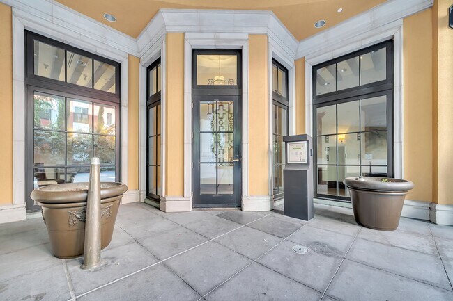 Building Photo - 356 Santana Row