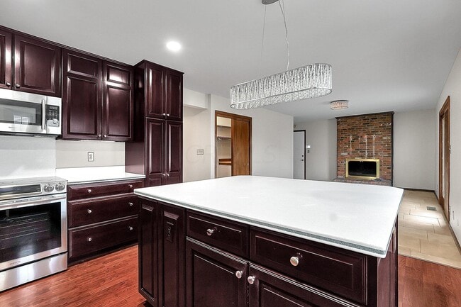 Building Photo - 4959 Woodbriar Pl