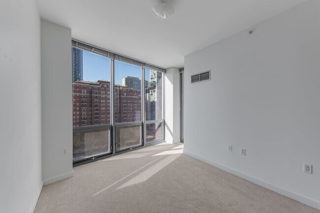 Building Photo - 1235 S Prairie Ave