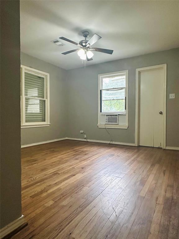 Building Photo - 2303 Oaklawn Dr