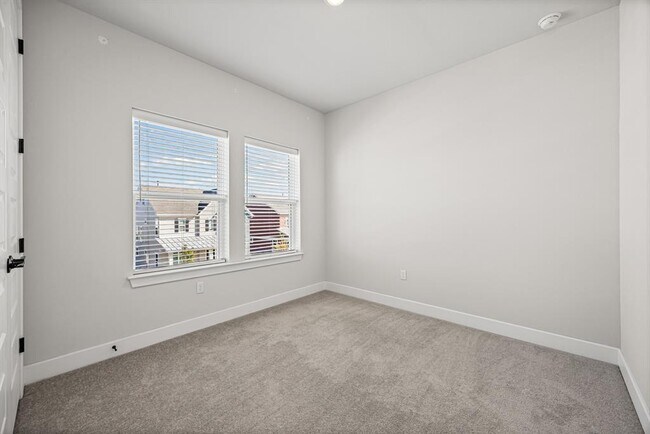 Building Photo - 5806 Rangeland Rd