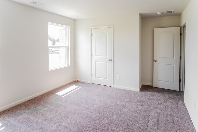 Building Photo - 4112 Lake Russell Dr