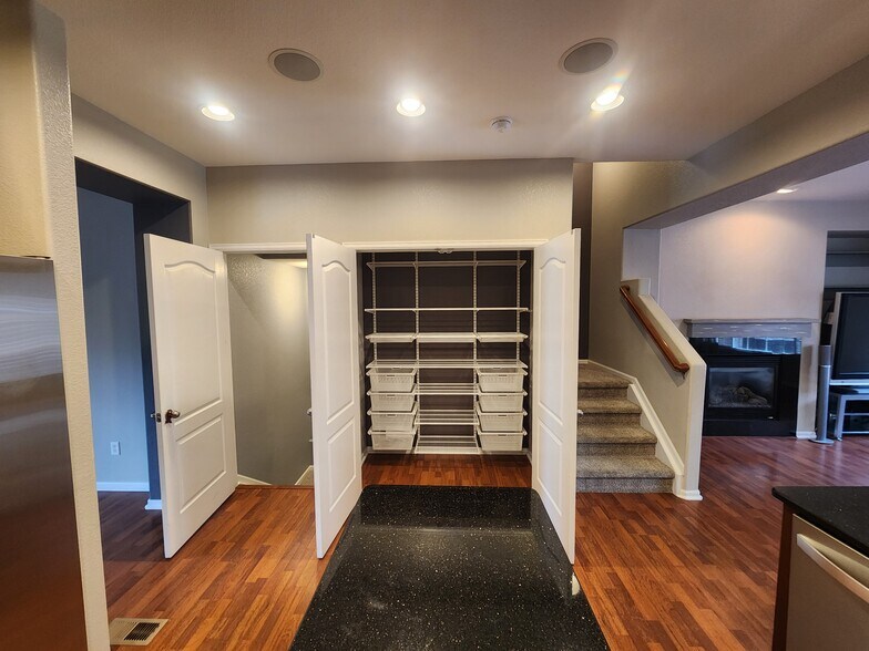 Building Photo - 9509 Cedarhurst Ln