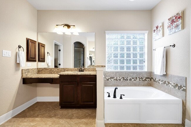 Building Photo - 28565 Willis Ranch