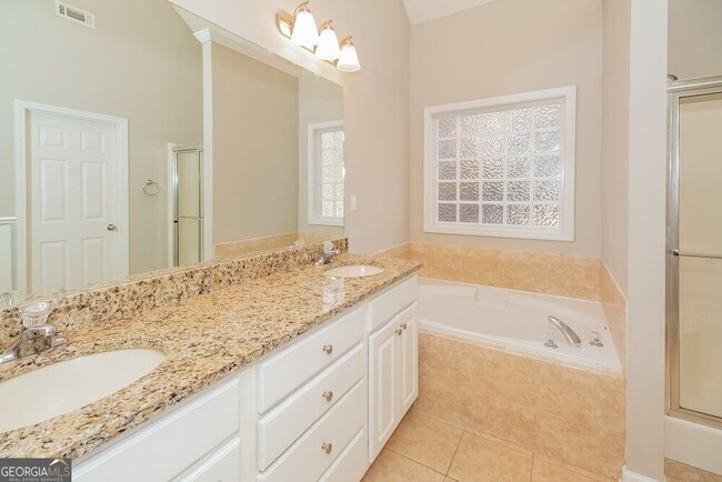 Building Photo - 329 Westhill Dr