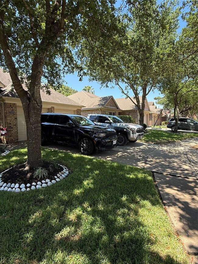 Building Photo - 7418 Lakesage Ln