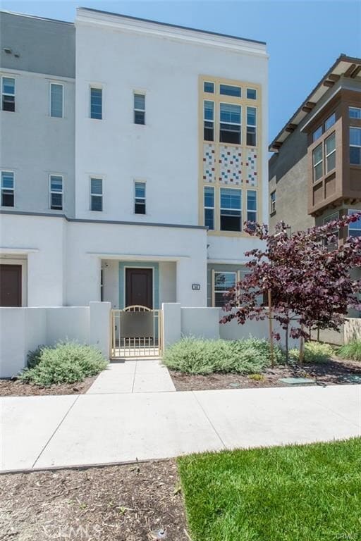 Building Photo - 140 Paramount