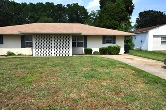 Building Photo - 2 Bedroom 1 Bath Duplex located in Hampton