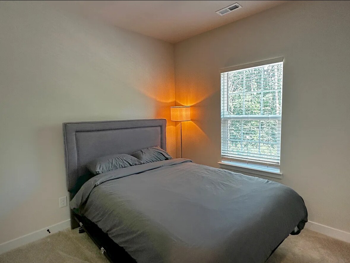 Building Photo - 5020 Springarn Ct