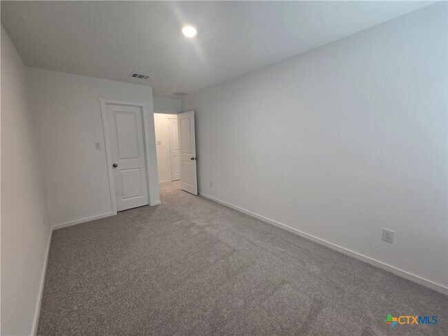 Building Photo - 5600 Geronimo St