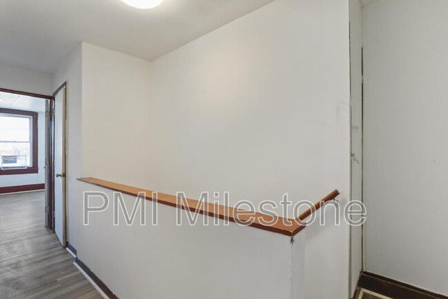 Building Photo - 218 N College St