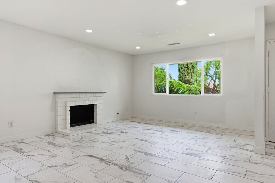 Building Photo - 30845 Catarina Dr