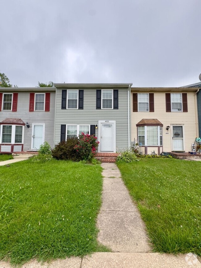 Building Photo - A Spacious 3-Bedroom / 2-Bathroom Apartmen...