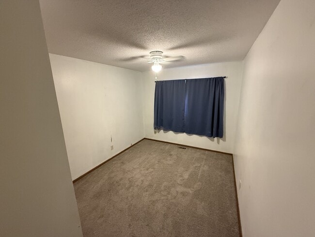 Building Photo - 525 N Webb Ave