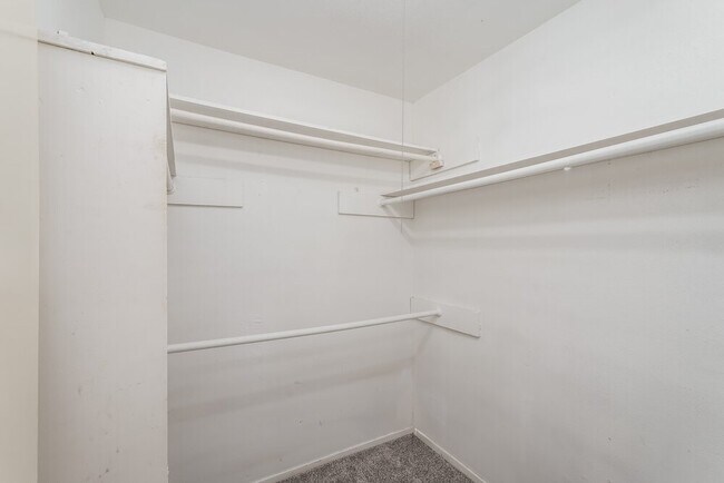 Building Photo - 1711 Meadow Green Dr