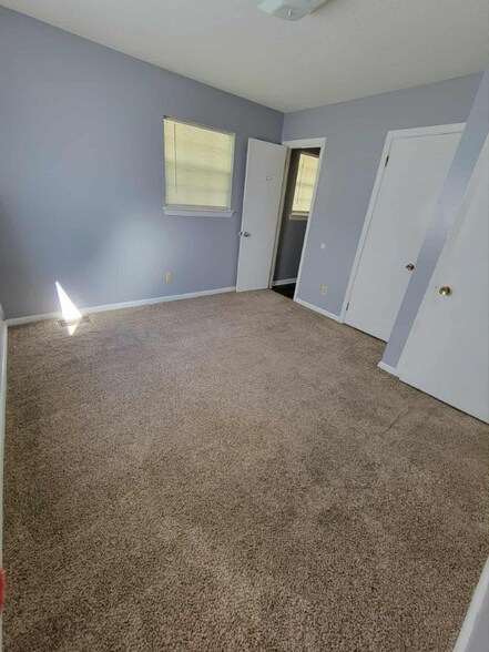 Building Photo - 213 Hilltop Dr