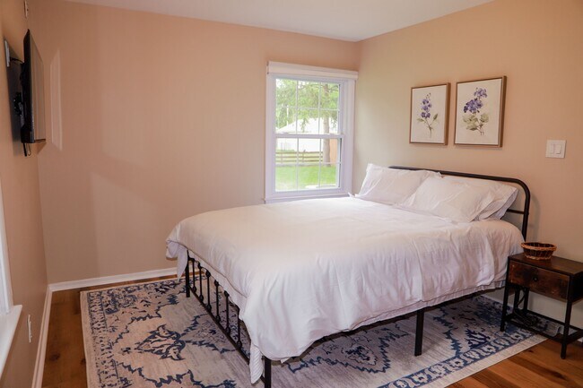 Building Photo - 1714 Carolyn Dr