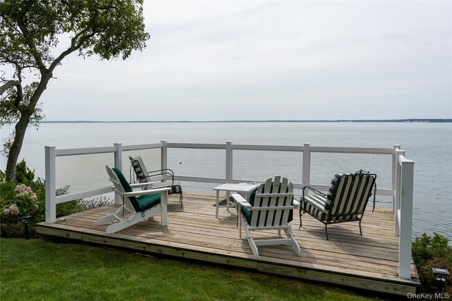 Building Photo - 1429 Peconic Bay Blvd