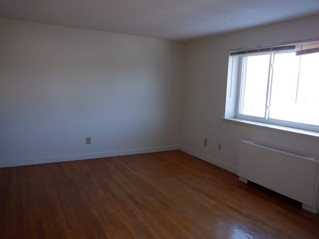 Building Photo - 490 Tolland St