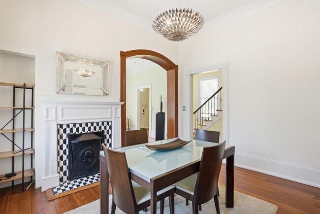 Building Photo - Savannah's Victorian Historic District