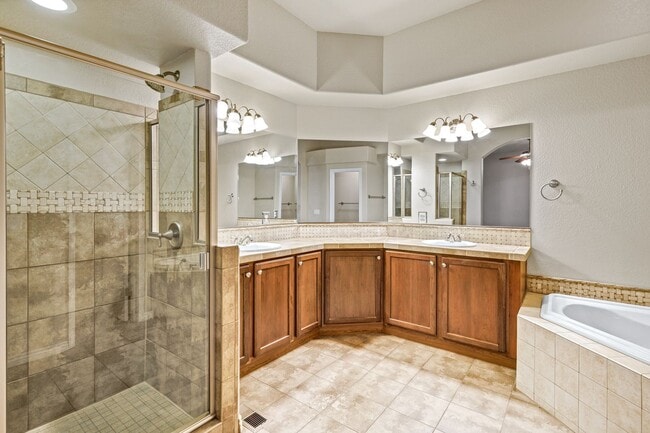 Building Photo - LUXURY PATIO HOME IN DISTRICT 20 SHOWING B...