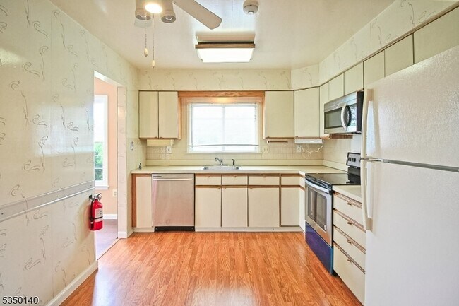 Building Photo - 2A Bristol Ct