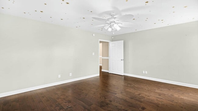 Building Photo - 904 Dogwood Ct